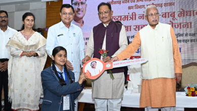 CG NEWS: श्रमिकों के सशक्तिकरण के लिए समर्पित है सरकार : मुख्यमंत्री के हाथों 31 मेधावी श्रमिक बच्चों को मिली 2-2 लाख की प्रोत्साहन राशि….