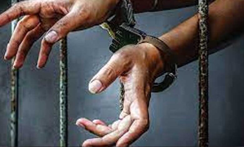 रायपुर में पुलिस का बड़ा एक्शन, हिरासत में लिए गए 10 संदिग्ध बांग्लादेशी रायपुर में पुलिस का बड़ा एक्शन, हिरासत में लिए गए 10 संदिग्ध बांग्लादेशी