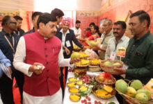 MP News: मुख्यमंत्री डॉ. यादव ने बॉम्बे ग्रीन और मणि प्रभा का स्वाद चख कर किया “आम महोत्सव” का शुभारंभ…