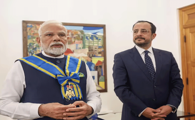 साइप्रस ने पीएम मोदी को अपने सर्वोच्च सम्मान से किया सम्मानित
