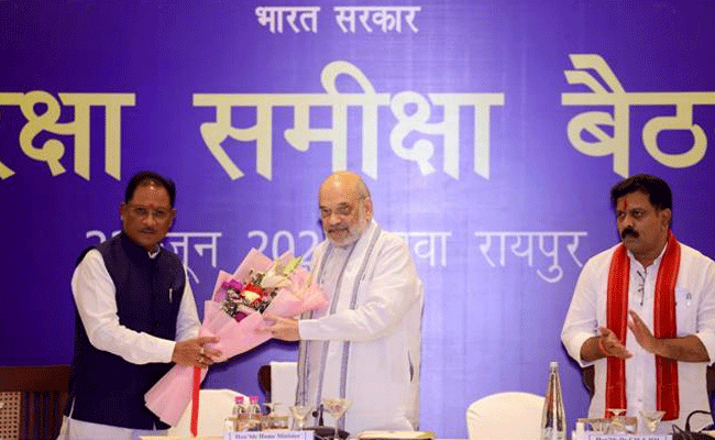 केन्द्रीय गृह एवं सहकारिता मंत्री श्री अमित शाह ने रायपुर में नक्सलवाद पर छत्तीसगढ़, आंध्र प्रदेश, तेलंगाना, मध्य प्रदेश, महाराष्ट्र, झारखंड और ओडिशा के DGP/ADGP एवं वरिष्ठ अधिकारियों के साथ समीक्षा बैठक की अध्यक्षता की