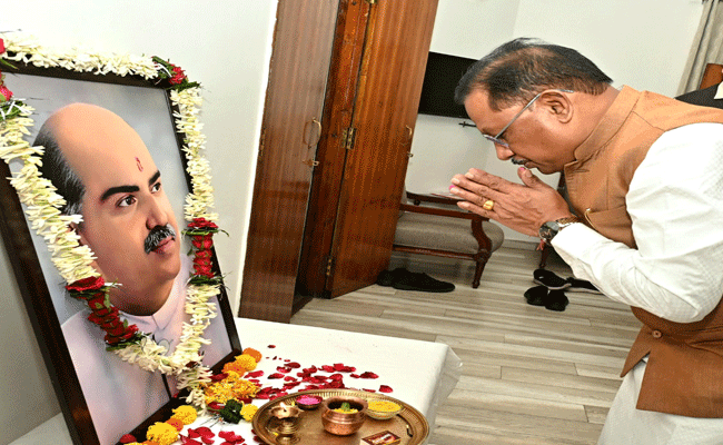 मुख्यमंत्री श्री विष्णु देव साय ने डॉ. श्यामा प्रसाद मुखर्जी की पुण्यतिथि पर किया नमन