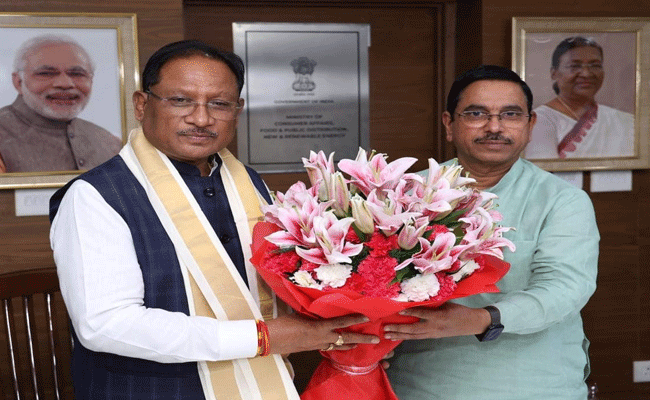 मुख्यमंत्री श्री विष्णुदेव साय ने केंद्रीय मंत्री श्री प्रल्हाद जोशी से की सौजन्य भेंट