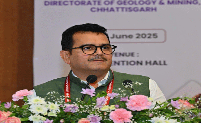 छत्तीसगढ़ की खनिज विविधता है देश की आर्थिक समृद्धि का आधार – खनिज सचिव श्री पी. दयानंद
