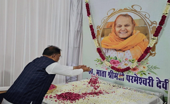 मुख्यमंत्री श्री विष्णुदेव साय ने रोहतक पहुंचकर स्वर्गीय परमेश्वरी देवी को अर्पित की श्रद्धांजलि