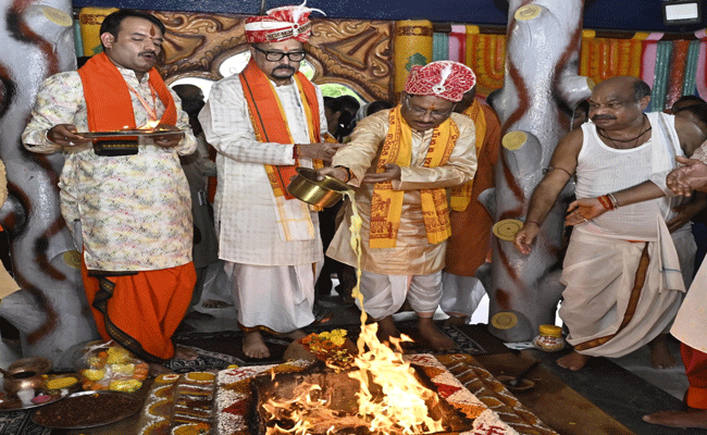 मुख्यमंत्री श्री विष्णु देव साय भगवान जगन्नाथ की रथ यात्रा में हुए शामिल : छेरापहरा की रस्म अदायगी कर मांगा प्रदेशवासियों के लिए आशीर्वाद