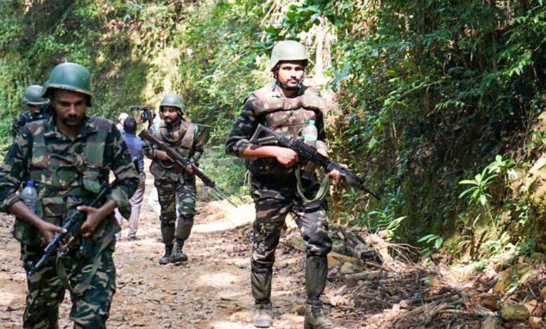 सुकमा जिले में नक्सलियों और सुरक्षाबलों की मुठभेड़, ढेर हुए दो नक्सली,सर्च जारी सुकमा जिले में नक्सलियों और सुरक्षाबलों की मुठभेड़, ढेर हुए दो नक्सली,सर्च जारी