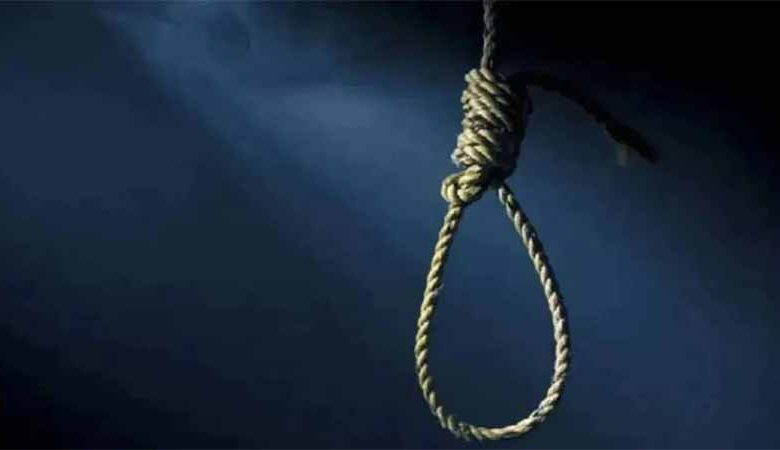 रिटायरमेंट से पांच दिन पहले निलंबित हुए पटवारी ने दी जान रिटायरमेंट से पांच दिन पहले निलंबित हुए पटवारी ने दी जान