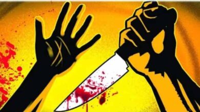 नशेड़ी बेटे ने अपने पिता पर दुकान में घुसकर जानलेवा हमला