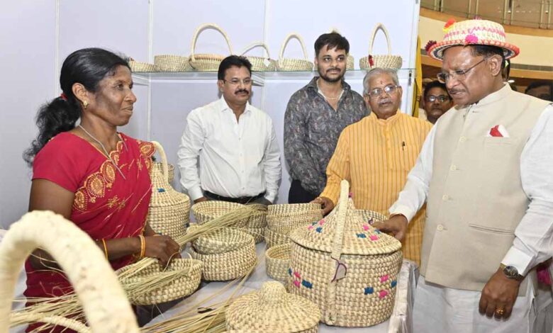 सीएम छत्तीसगढ़ हस्तशिल्प विकास बोर्ड की नवनियुक्त अध्यक्ष शालिनी राजपूत के पदभार ग्रहण समारोह में हुए शामिल सीएम छत्तीसगढ़ हस्तशिल्प विकास बोर्ड की नवनियुक्त अध्यक्ष शालिनी राजपूत के पदभार ग्रहण समारोह में हुए शामिल