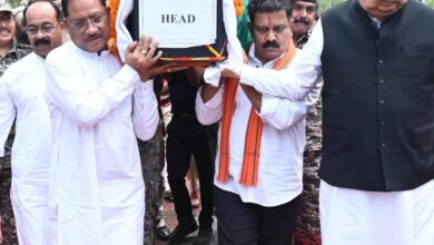 CG NEWS: मुख्यमंत्री विष्णुदेव साय ने शहीद एएसपी आकाश राव गिरपुंजे को दी श्रद्धांजलि, पार्थिव शरीर को कंधा देकर दी अंतिम विदाई….