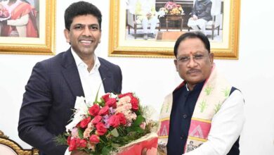 मुख्यमंत्री विष्णु देव साय से केंद्रीय संचार एवं ग्रामीण विकास राज्य मंत्री डॉ. चन्द्रशेखर पेम्मासानी ने की सौजन्य मुलाक़ात