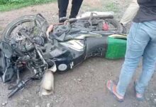 तेज रफ्तार ट्रेलर की टक्कर से युवक की मौत, 3 युवतियां गंभीर रूप से घायल