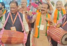 छत्तीसगढ़ी लोकगीतों पर थिरके भाजपा सांसद-विधायक, सीएम साय और प्रदेश प्रभारी नबीन ने बजाया मांदर