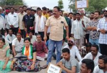 डोंगरगढ़-खैरागढ़ सड़क पर कांग्रेस का चक्काजाम: जहां भाजपा ने किया जाम  अब कांग्रेस का धरना