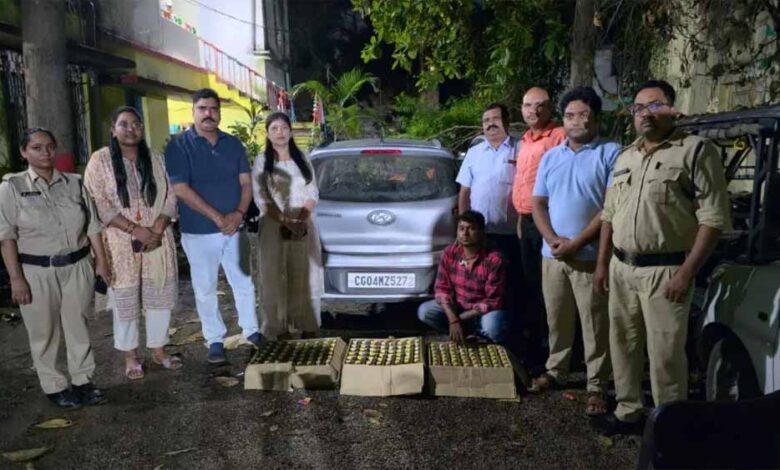 नकली होलोग्राम वाली शराब पकड़ी गई: आबकारी विभाग की बड़ी छापेमारी, एक आरोपी गिरफ्तार नकली होलोग्राम वाली शराब पकड़ी गई: आबकारी विभाग की बड़ी छापेमारी, एक आरोपी गिरफ्तार