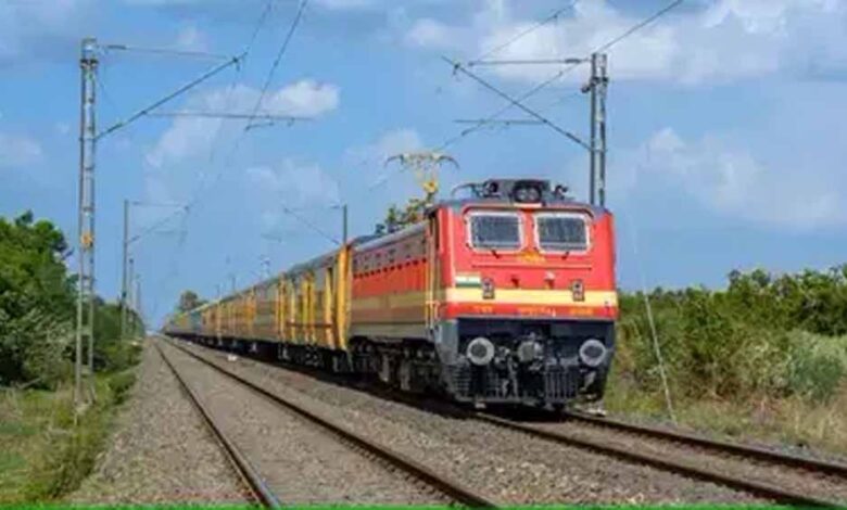 दो साल बाद दौड़ेगी गेवरारोड-रायपुर पैसेंजर, यात्रियों को मिलेगी राहत दो साल बाद दौड़ेगी गेवरारोड-रायपुर पैसेंजर, यात्रियों को मिलेगी राहत