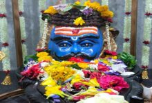 रायपुर के महादेवघाट स्थित हटकेश्वरनाथ मंदिर में सावन के पहले दिन उमड़ी शिवभक्तों की भीड़