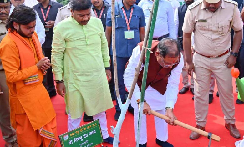 मुख्यमंत्री विष्णु देव साय ने नवीन विधानसभा परिसर में किया पौधरोपण मुख्यमंत्री विष्णु देव साय ने नवीन विधानसभा परिसर में किया पौधरोपण