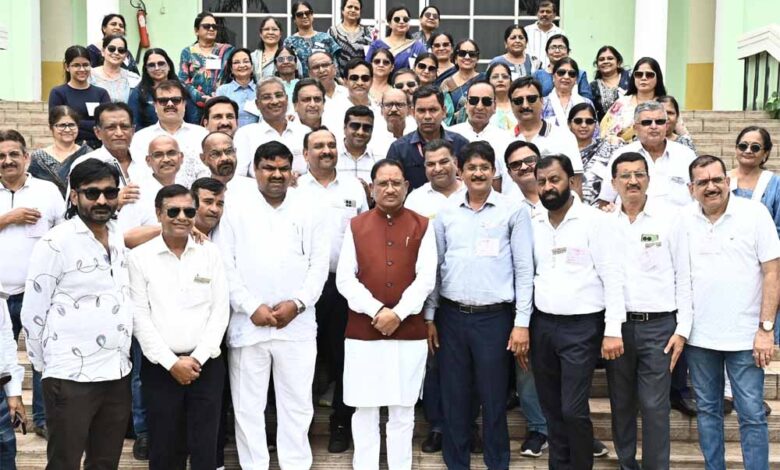 मुख्यमंत्री साय से जैन समाज के प्रतिनिधिमंडल ने की सौजन्य मुलाकात मुख्यमंत्री साय से जैन समाज के प्रतिनिधिमंडल ने की सौजन्य मुलाकात