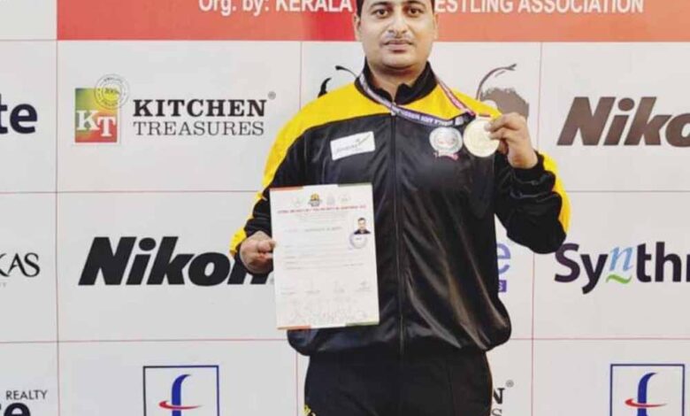 केरल में आयोजित नेशनल पैरा आर्म-रेसलिंग चैंपियनशिप में श्रीमंत झा ने जीता गोल्ड मेडल, बढ़ाया छत्तीसगढ़ का मान