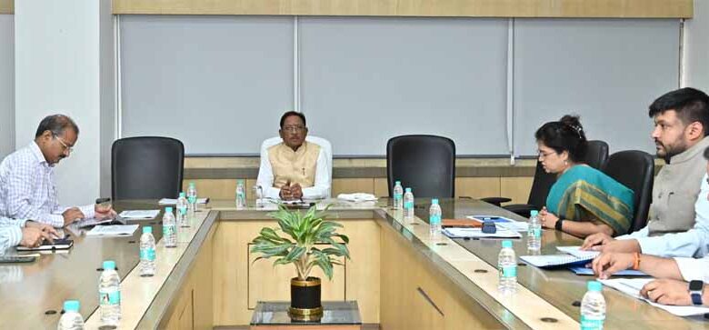 मुख्यमंत्री साय ने की इलेक्ट्रॉनिक्स एवं सूचना प्रौद्योगिकी विभाग के कार्यों की समीक्षा : बस्तर से सरगुजा तक डिजिटल क्रांति का विस्तार, 5000 मोबाइल टावर का लक्ष्य तय मुख्यमंत्री साय ने की इलेक्ट्रॉनिक्स एवं सूचना प्रौद्योगिकी विभाग के कार्यों की समीक्षा : बस्तर से सरगुजा तक डिजिटल क्रांति का विस्तार, 5000 मोबाइल टावर का लक्ष्य तय