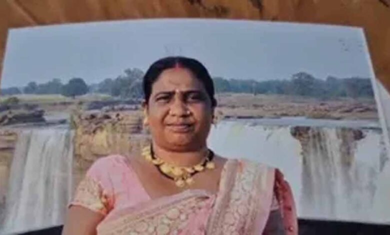 इलाज के बहाने निकली जनपद सदस्य लापता, पति ने पुलिस से लगाई गुहार इलाज के बहाने निकली जनपद सदस्य लापता, पति ने पुलिस से लगाई गुहार