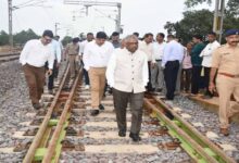 रेल महाप्रबंधक ने अभनपुर स्टेशन और निर्माणाधीन राजिम स्टेशन का किया निरीक्षण