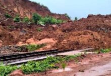 भूस्खलन से किरंदुल-विशाखापत्तनम रेल लाइन ठप, तीन दिन से जगदलपुर में खड़ी ट्रेनें-मालगाड़ियां