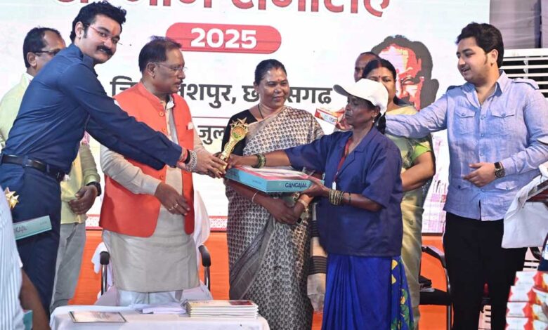 स्वच्छता हम सभी की है जिम्मेदारी : मुख्यमंत्री विष्णु देव साय स्वच्छता हम सभी की है जिम्मेदारी : मुख्यमंत्री विष्णु देव साय