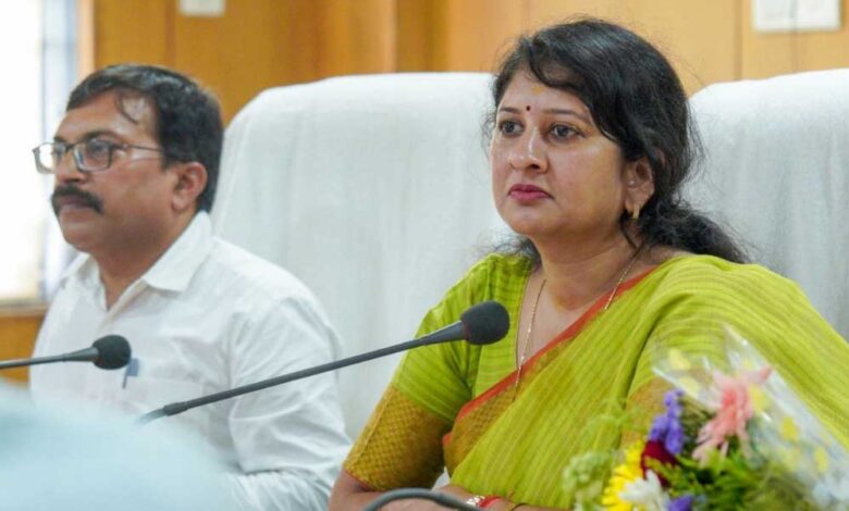 रायपुर : बाल संरक्षण आयोग की अध्यक्ष डॉ. वर्णिका शर्मा का बेमेतरा दौरा रायपुर : बाल संरक्षण आयोग की अध्यक्ष डॉ. वर्णिका शर्मा का बेमेतरा दौरा