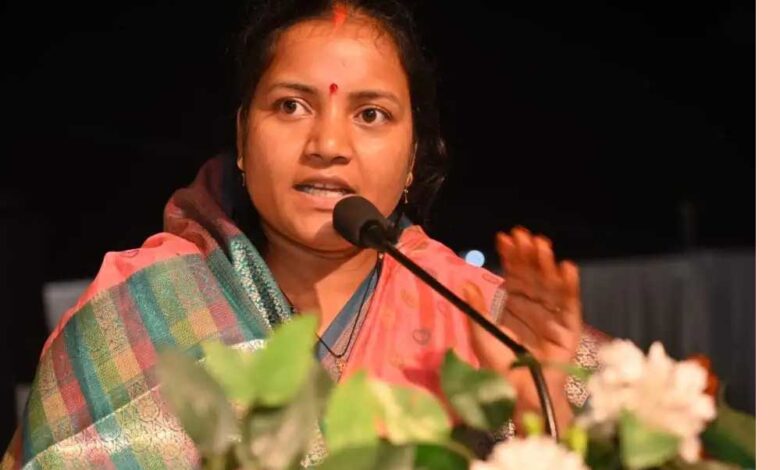 मंत्री श्रीमती लक्ष्मी राजवाड़े के प्रयासों ने दी सूरजपुर को शैक्षणिक समृद्धि की सौगात मंत्री श्रीमती लक्ष्मी राजवाड़े के प्रयासों ने दी सूरजपुर को शैक्षणिक समृद्धि की सौगात