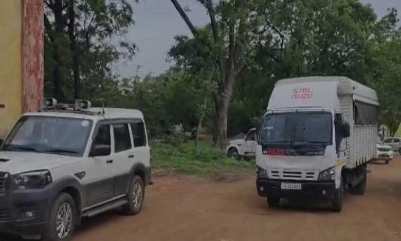 छत्तीसगढ़ में अवैध रूप से रह रहे बांग्लादेशियों को किया जा रहा डिपोर्ट, रायपुर पुलिस रवाना छत्तीसगढ़ में अवैध रूप से रह रहे बांग्लादेशियों को किया जा रहा डिपोर्ट, रायपुर पुलिस रवाना