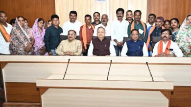 रायपुर : राजनांदगांव के नागरिक प्रतिनिधिमंडल ने की मुख्यमंत्री से सौजन्य भेंट, विकास कार्यों के लिए जताया आभार