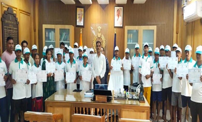 सुकमा में 30 आत्मसमर्पित नक्सलियों को दिया गया राज मिस्त्री का प्रशिक्षण, जिला प्रशासन की अभिनव पहल