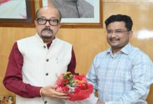 रायपुर : राज्यपाल डेका से आदिम जाति विभाग के प्रमुख सचिव श्री बोरा ने की सौजन्य भेंट