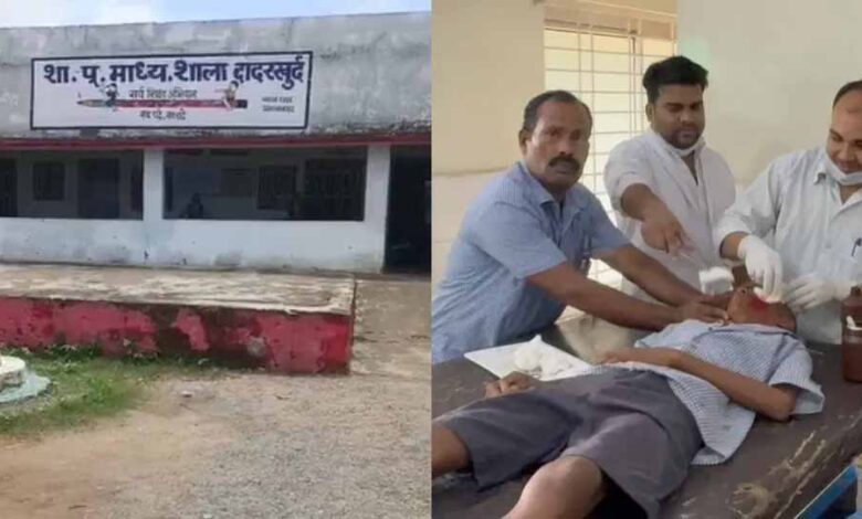 सरकारी स्कूल के छात्रों के बीच खूनीसंघर्ष, एक छात्र ने दूसरे के चेहरे और गले पर मारा ब्लेड सरकारी स्कूल के छात्रों के बीच खूनीसंघर्ष, एक छात्र ने दूसरे के चेहरे और गले पर मारा ब्लेड
