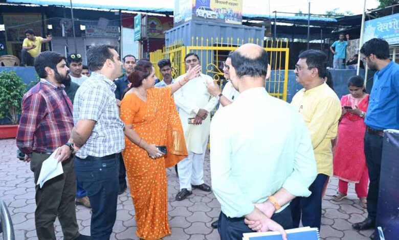 तेलीबांधा तालाब परिसर में लगातार अनियमितताओं और अव्यवस्थाओं पर महापौर मिनल चौबे ने औचक किया निरीक्षण तेलीबांधा तालाब परिसर में लगातार अनियमितताओं और अव्यवस्थाओं पर महापौर मिनल चौबे ने औचक किया निरीक्षण