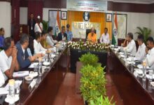 केवल रिपोर्ट पर निर्भर न रहें, निचले स्तर पर जाकर योजनाओें का क्रियान्वयन देखें-डेका