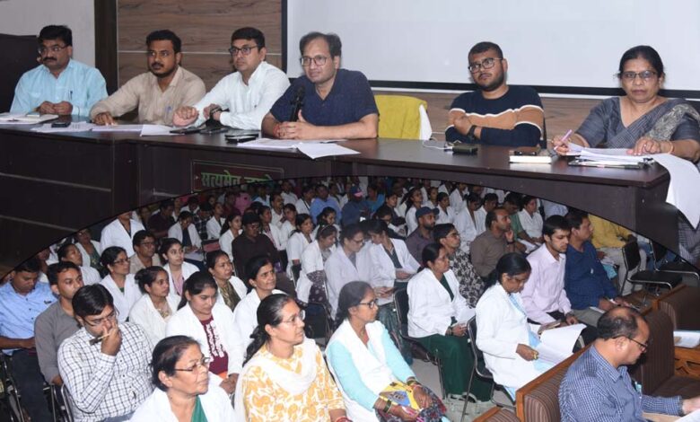कलेक्टर ने की स्वास्थ्य विभाग के कामकाज की समीक्षा