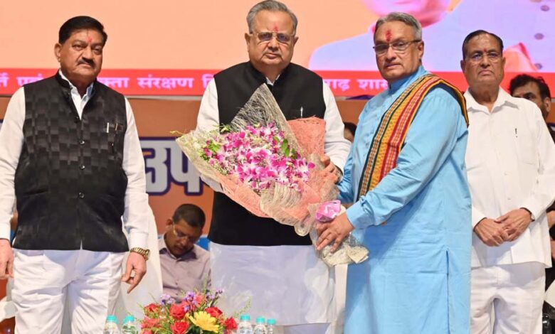 रायपुर : गरीबों को गुणवत्तापूर्ण राशन मिले यह महत्वपूर्ण जिम्मेदारी : विधानसभा अध्यक्ष डॉ. रमन सिंह