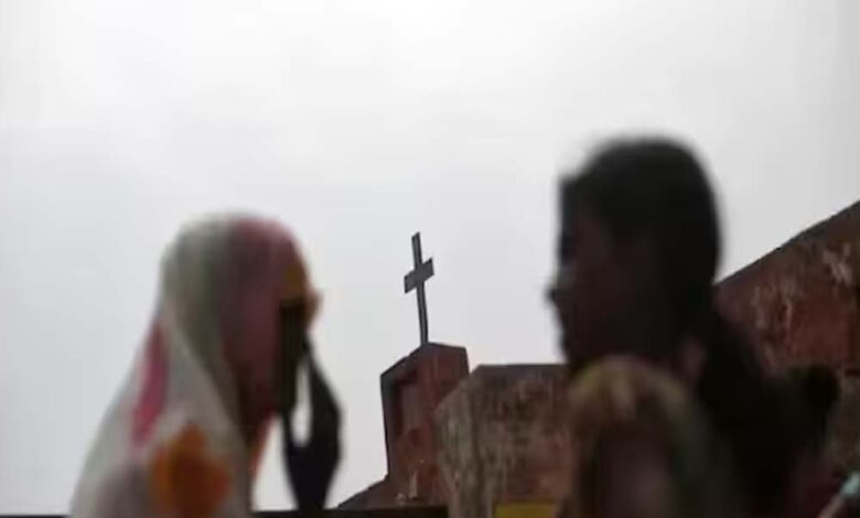 लालच देकर आदिवासी युवतियों का मतांतरण: पकड़े गए एजेंट ने खोले चौंकाने वाले राज लालच देकर आदिवासी युवतियों का मतांतरण: पकड़े गए एजेंट ने खोले चौंकाने वाले राज