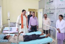 स्वास्थ्य मंत्री श्याम बिहारी जायसवाल ने प्राथमिक स्वास्थ्य केंद्र बंजारीडाड का किया आकस्मिक निरीक्षण