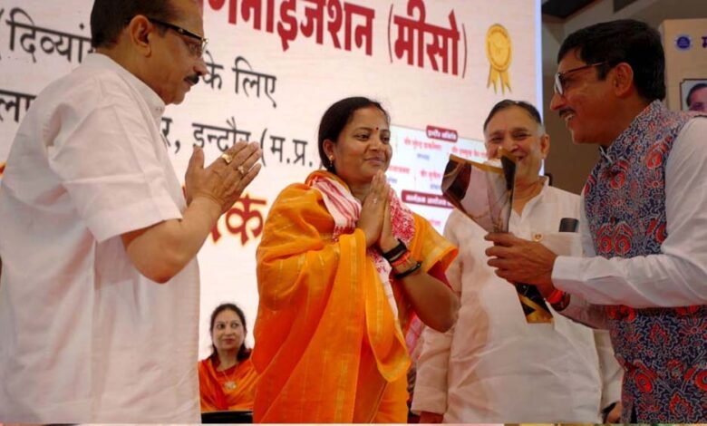 रायपुर : मंत्री श्रीमती लक्ष्मी राजवाड़े का मध्यप्रदेश दौरा: आस्था, संस्कृति और सेवा का संगम रायपुर : मंत्री श्रीमती लक्ष्मी राजवाड़े का मध्यप्रदेश दौरा: आस्था, संस्कृति और सेवा का संगम