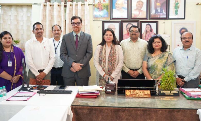 रक्षक पाठ्यक्रम का विमोचन से शुभारंभ तक का सफर शुरू हुआ रक्षक पाठ्यक्रम का विमोचन से शुभारंभ तक का सफर शुरू हुआ