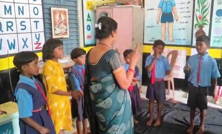 रायपुर : युक्तियुक्तकरण से बदली तस्वीर : पतरापारा महलोई प्राथमिक शाला में पढ़ाई को मिली रफ्तार