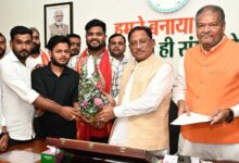 मुख्यमंत्री साय से रजक समाज के प्रतिनिधि मंडल ने की सौजन्य भेंट, राज्य स्तरीय युवा सम्मेलन में शामिल होने का दिया आमंत्रण