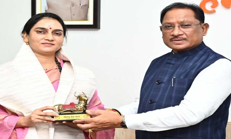 रायपुर : मुख्यमंत्री विष्णु देव साय ने वॉटर वुमन शिप्रा पाठक का किया सम्मान रायपुर : मुख्यमंत्री विष्णु देव साय ने वॉटर वुमन शिप्रा पाठक का किया सम्मान