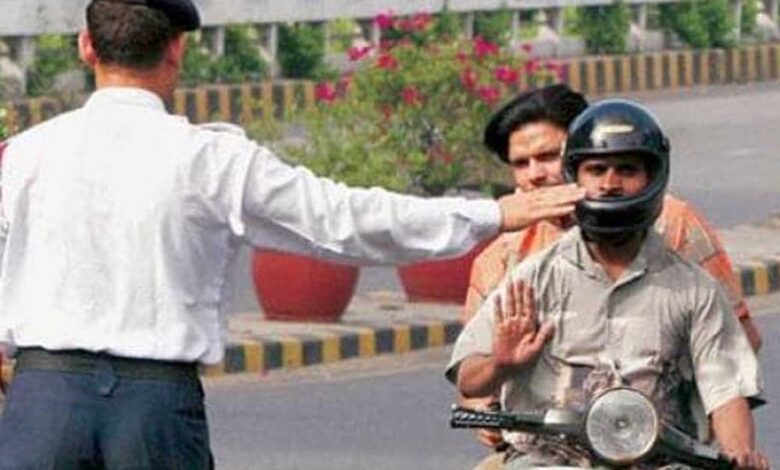 जिला प्रशासन का सख्त निर्देश सभी अधिकारी-कर्मचारी पहनें हेलमेट वरना होगी कार्रवाई जिला प्रशासन का सख्त निर्देश सभी अधिकारी-कर्मचारी पहनें हेलमेट वरना होगी कार्रवाई