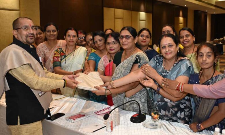 रायपुर : श्रम कल्याण केन्द्रों का होगा उन्नयन, अध्यक्ष योगश दत्त मिश्रा ने ली बैठक रायपुर : श्रम कल्याण केन्द्रों का होगा उन्नयन, अध्यक्ष योगश दत्त मिश्रा ने ली बैठक